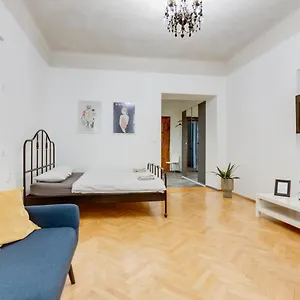 New Moderated školská Appartamento Praga